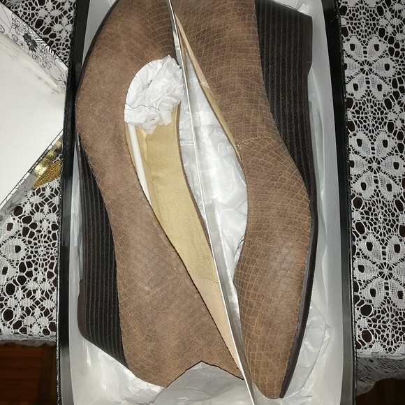 Brown pumps - Picture 3 of 7